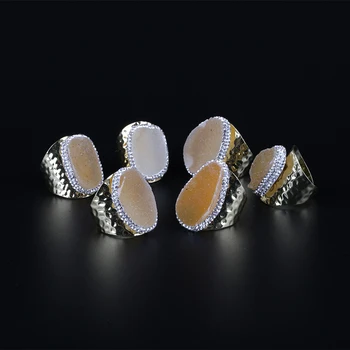 Multi barvy přírodní drsné syrové druzy drusy crystal kámen drahokamu kouzlo zlatý prsten nastavitelná velikost velká otevřená zabalené prsten pro muže i ženy