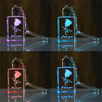 1ks Osobnost Square Crystal LED Světlo Změnit klíčenka Key Příslušenství Dárek Růže Vzor Svítící Přívěšek na klíče